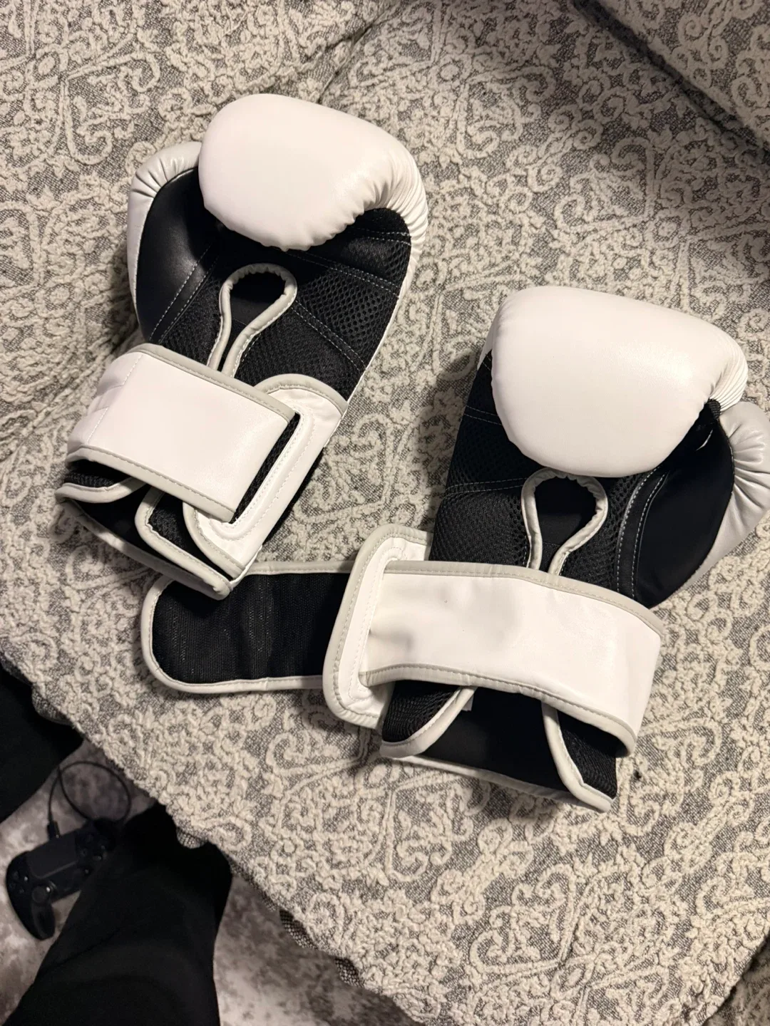 Everlast Powerlock Boxing Gloves 12 oz image indicator(3)