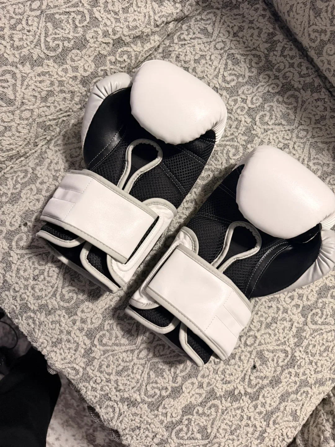 Everlast Powerlock Boxing Gloves 12 oz image indicator(2)