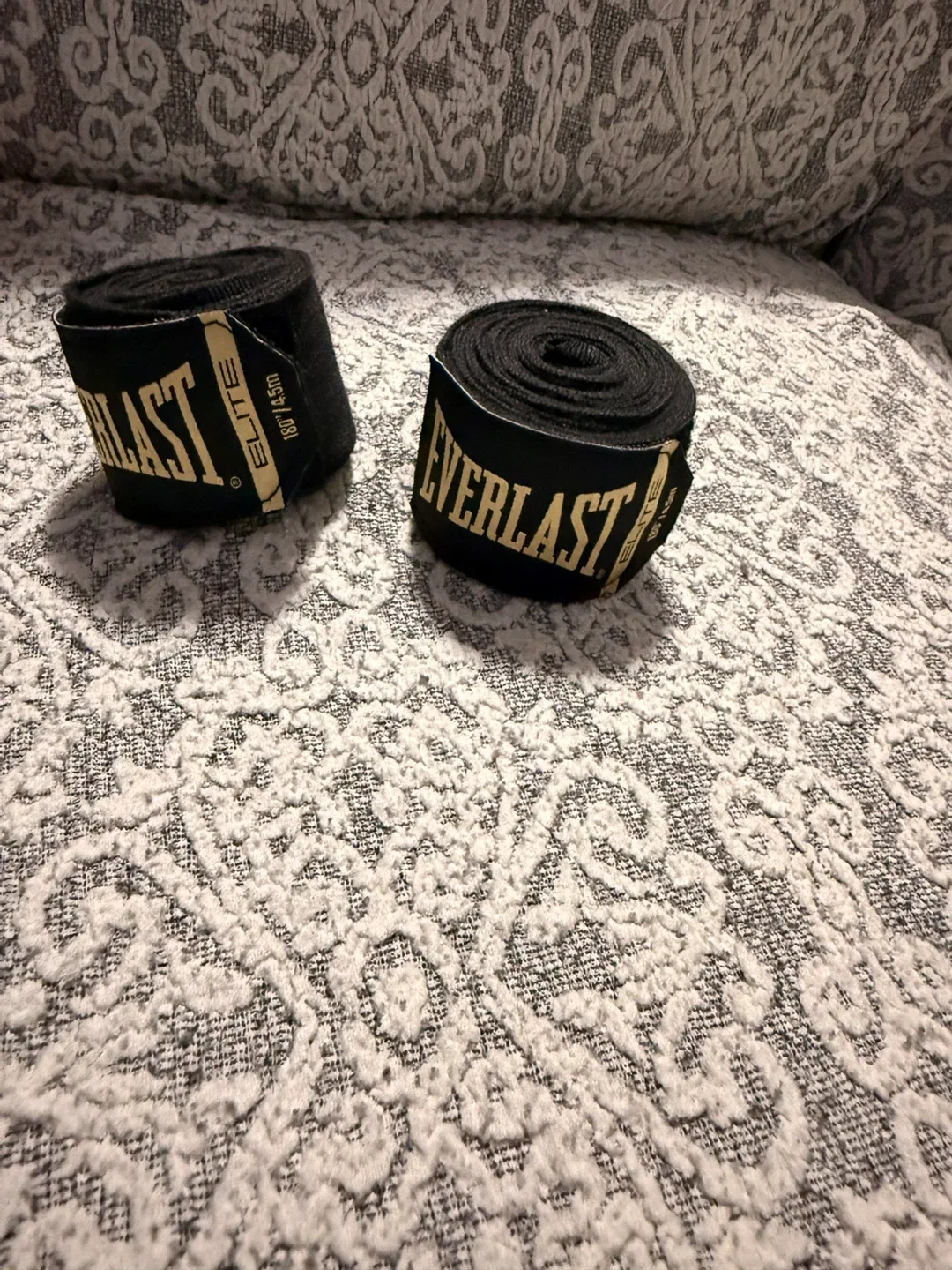 Everlast Elite Hand Wraps - 180" Black image indicator(2)