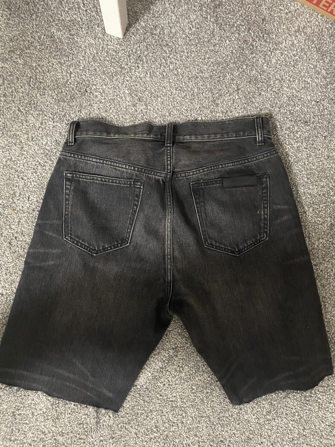 Essentials Fear of God Black Denim Shorts, Size 30 - photo 2