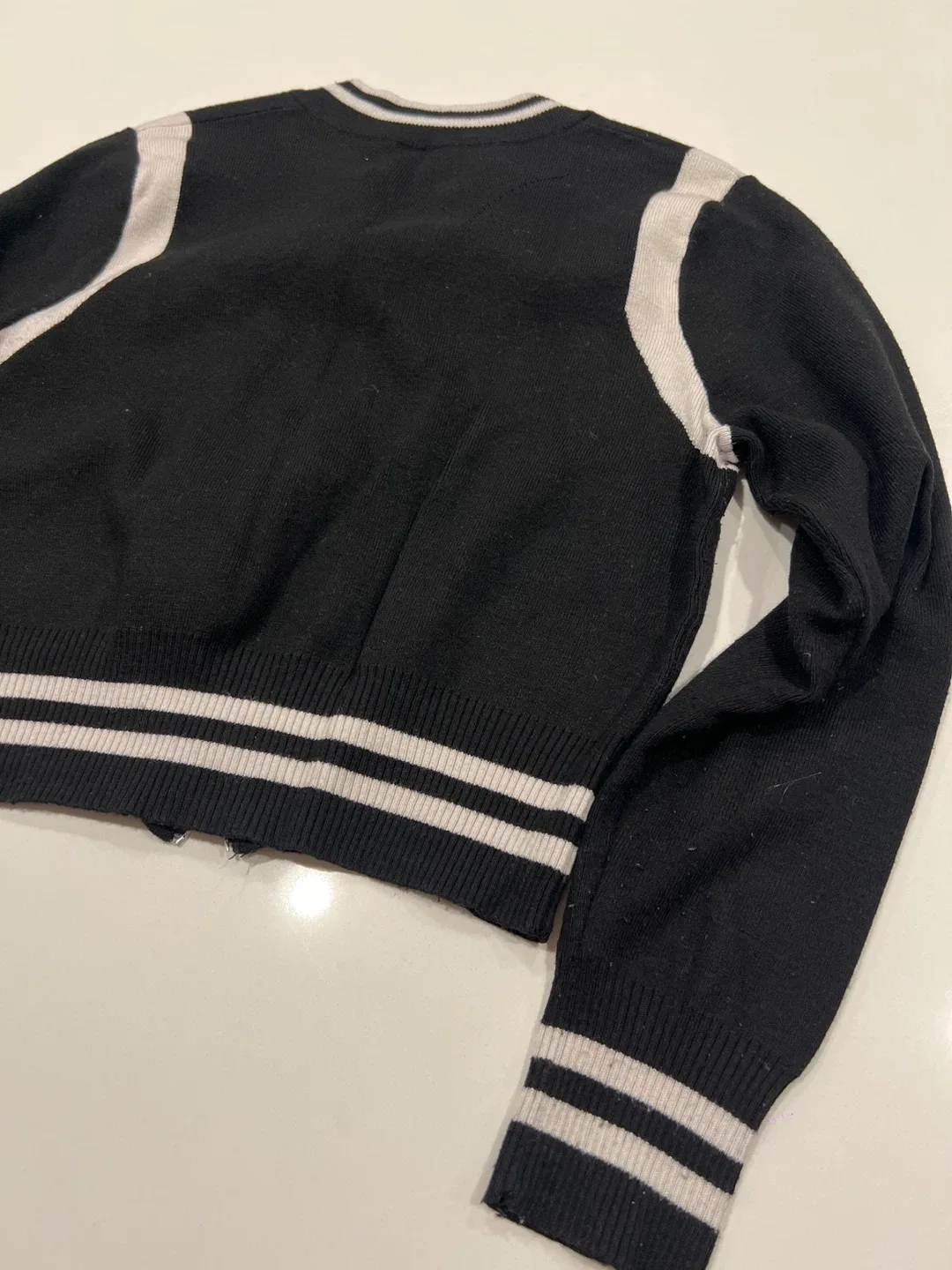 Denim&Classic Black & White Zip-Up Sweater image indicator(3)