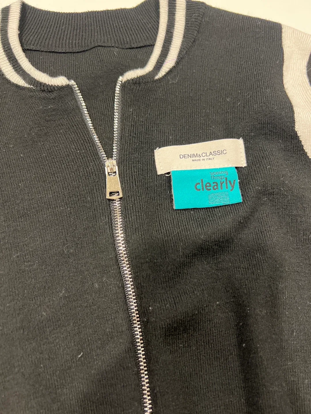 Denim&Classic Black & White Zip-Up Sweater image indicator(2)