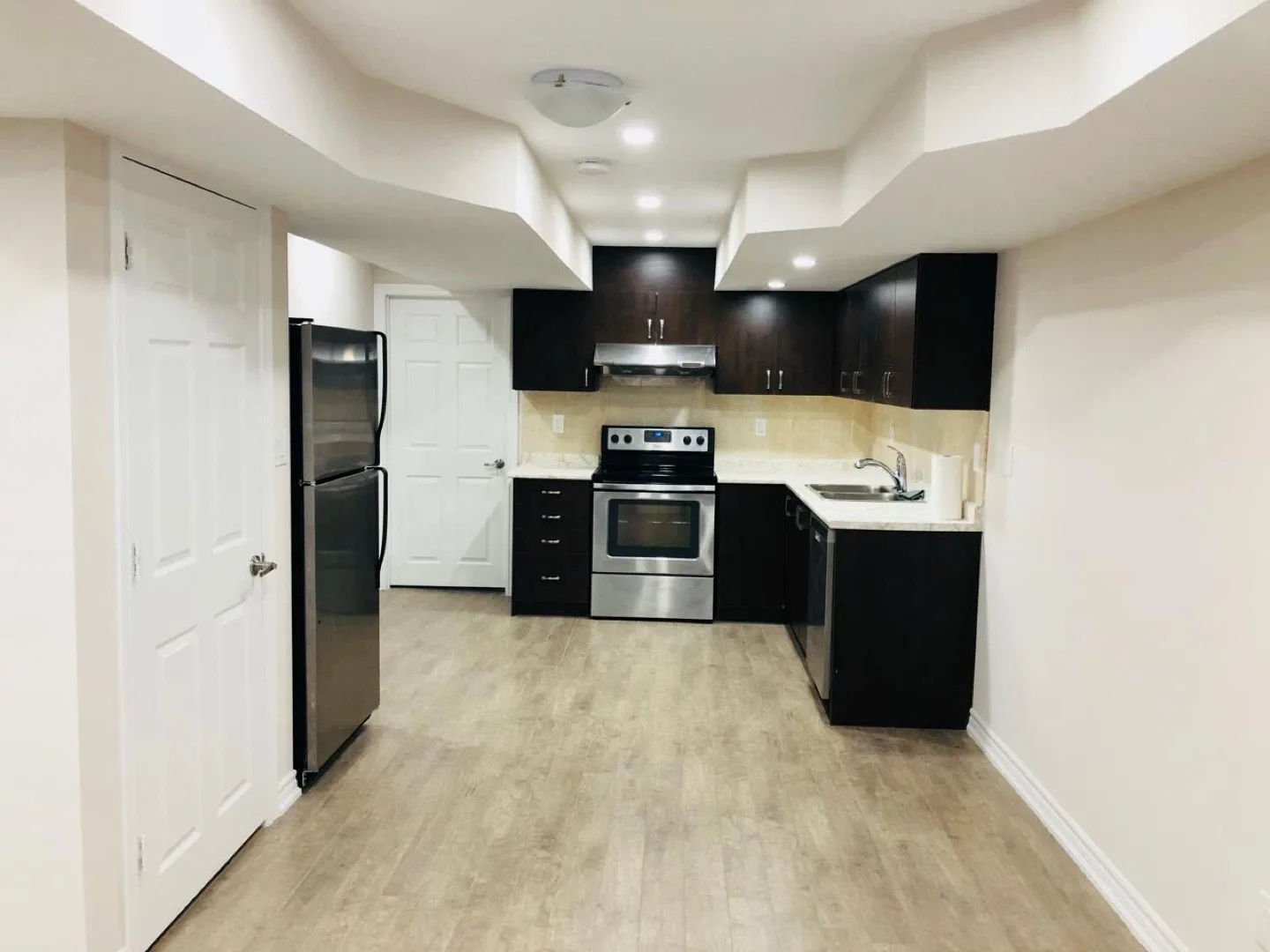 Room for rent. image indicator(4)