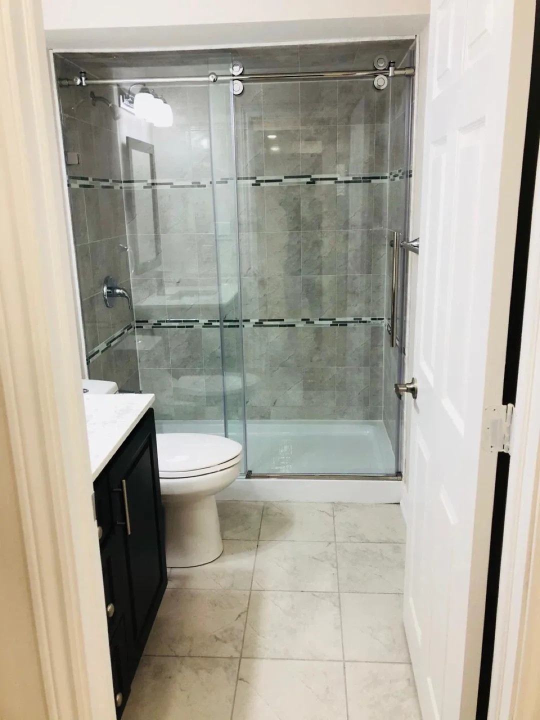 Room for rent. image indicator(3)