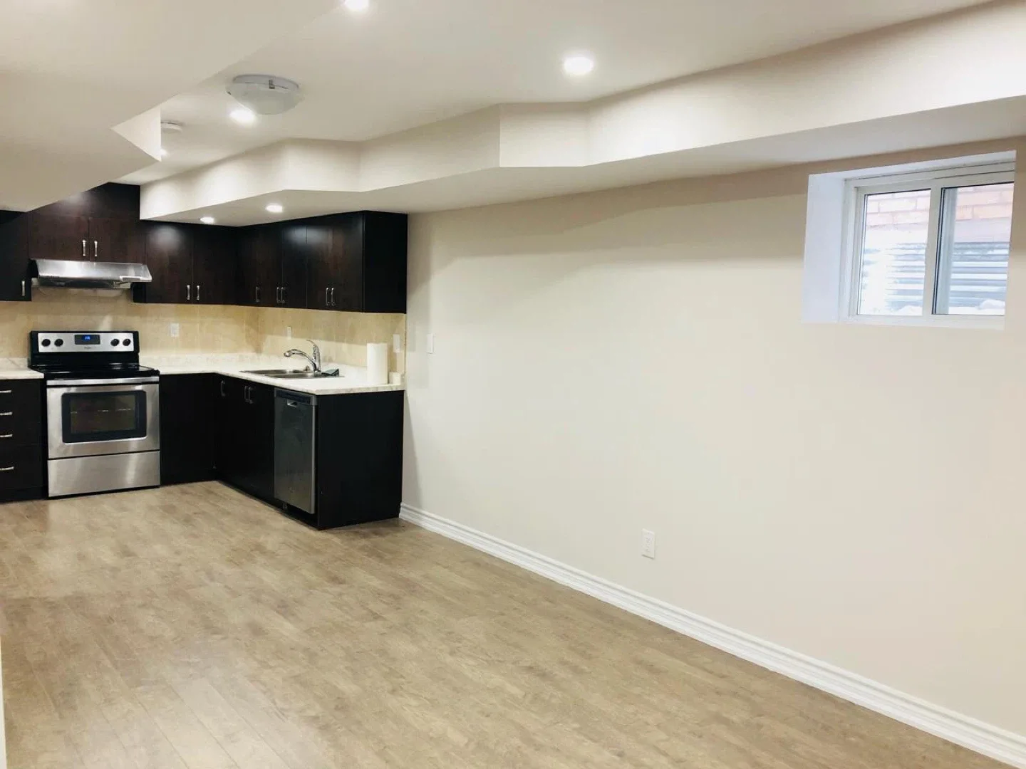 Room for rent. image indicator(2)