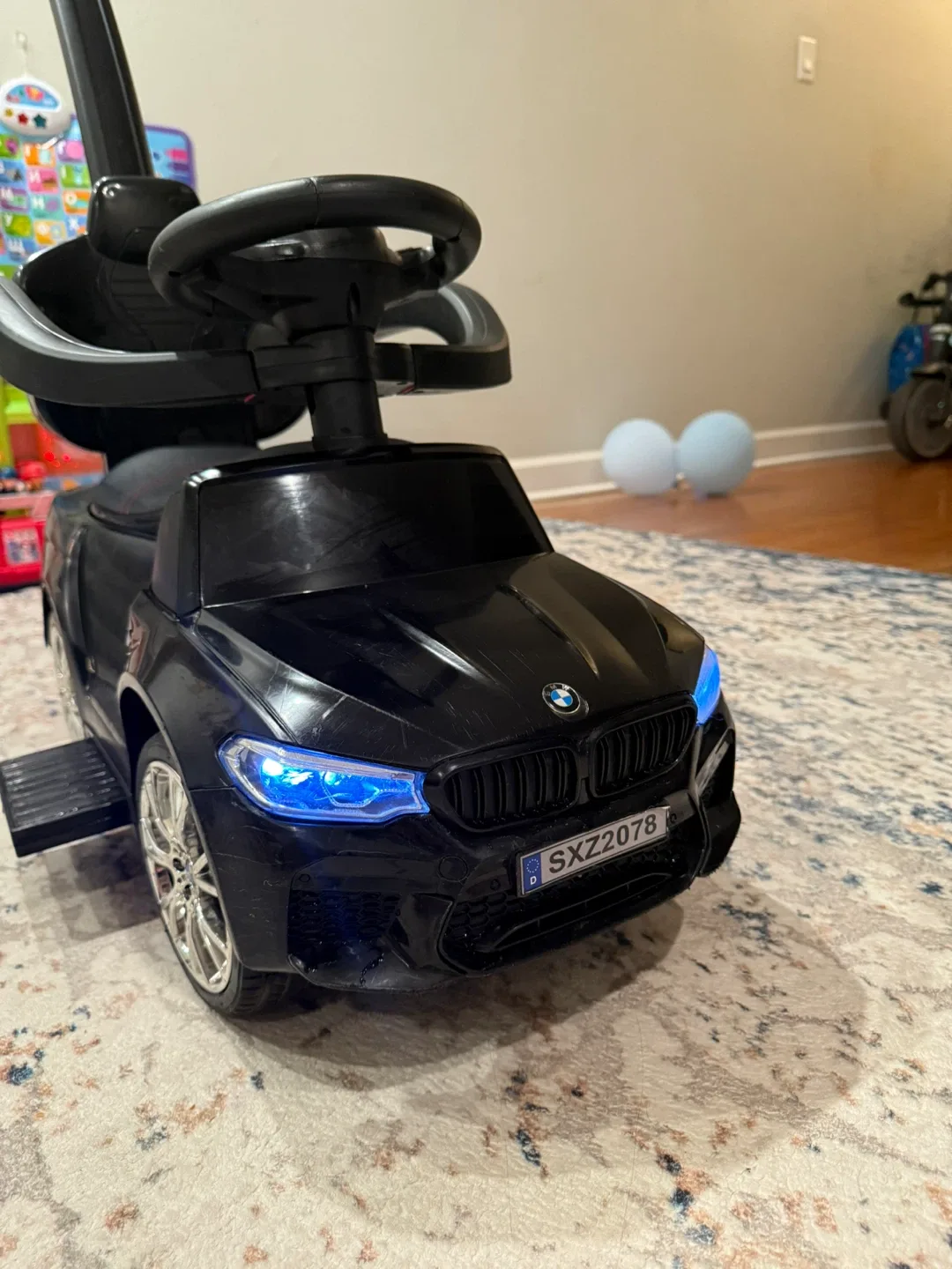 BMW M5 Ride-On Car - Black image indicator(4)