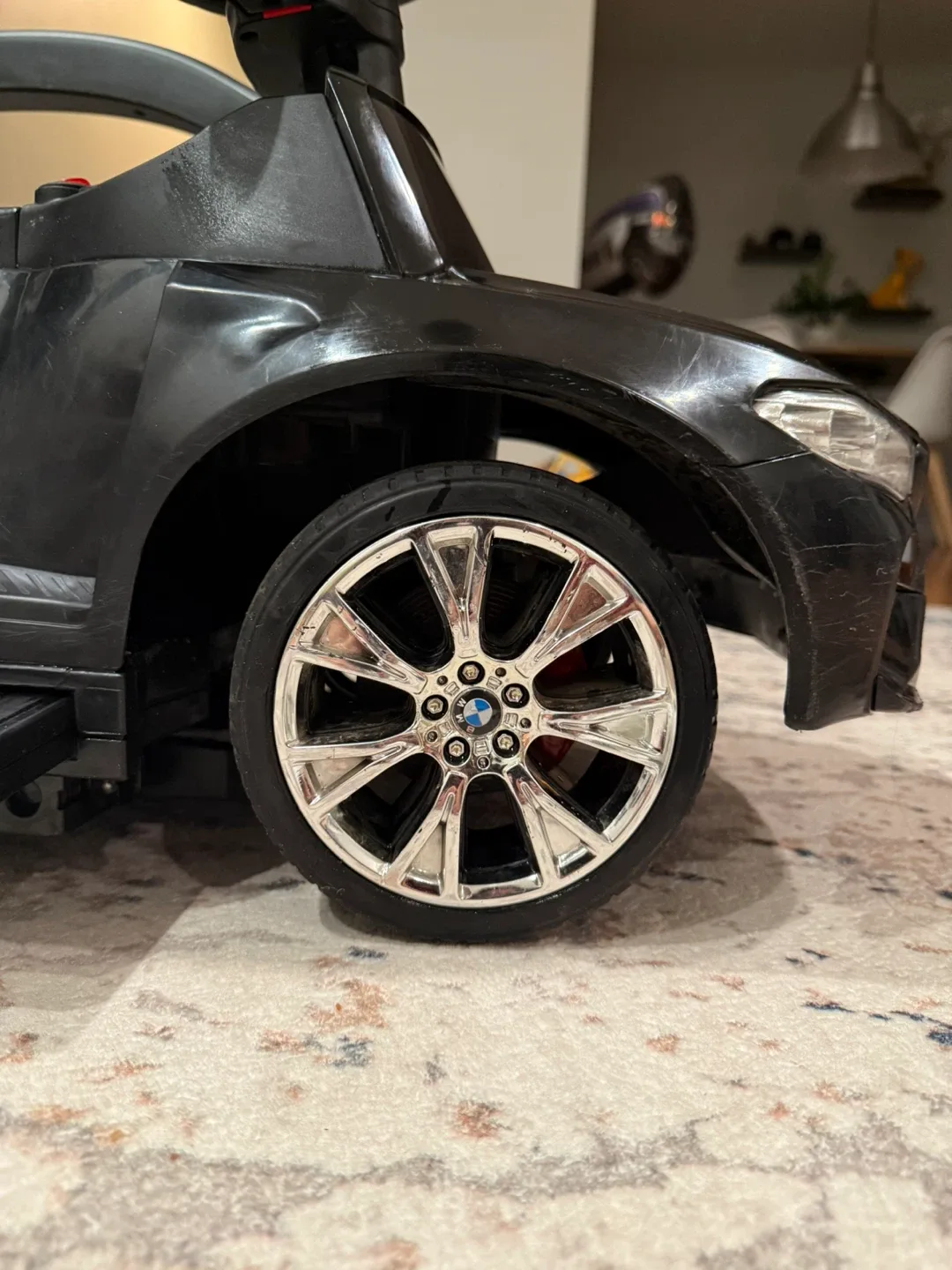 BMW M5 Ride-On Car - Black image indicator(7)