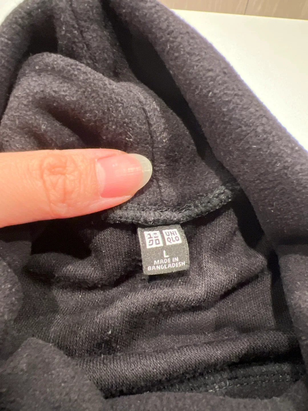 Uniqlo Black Turtleneck - Size L image indicator(2)