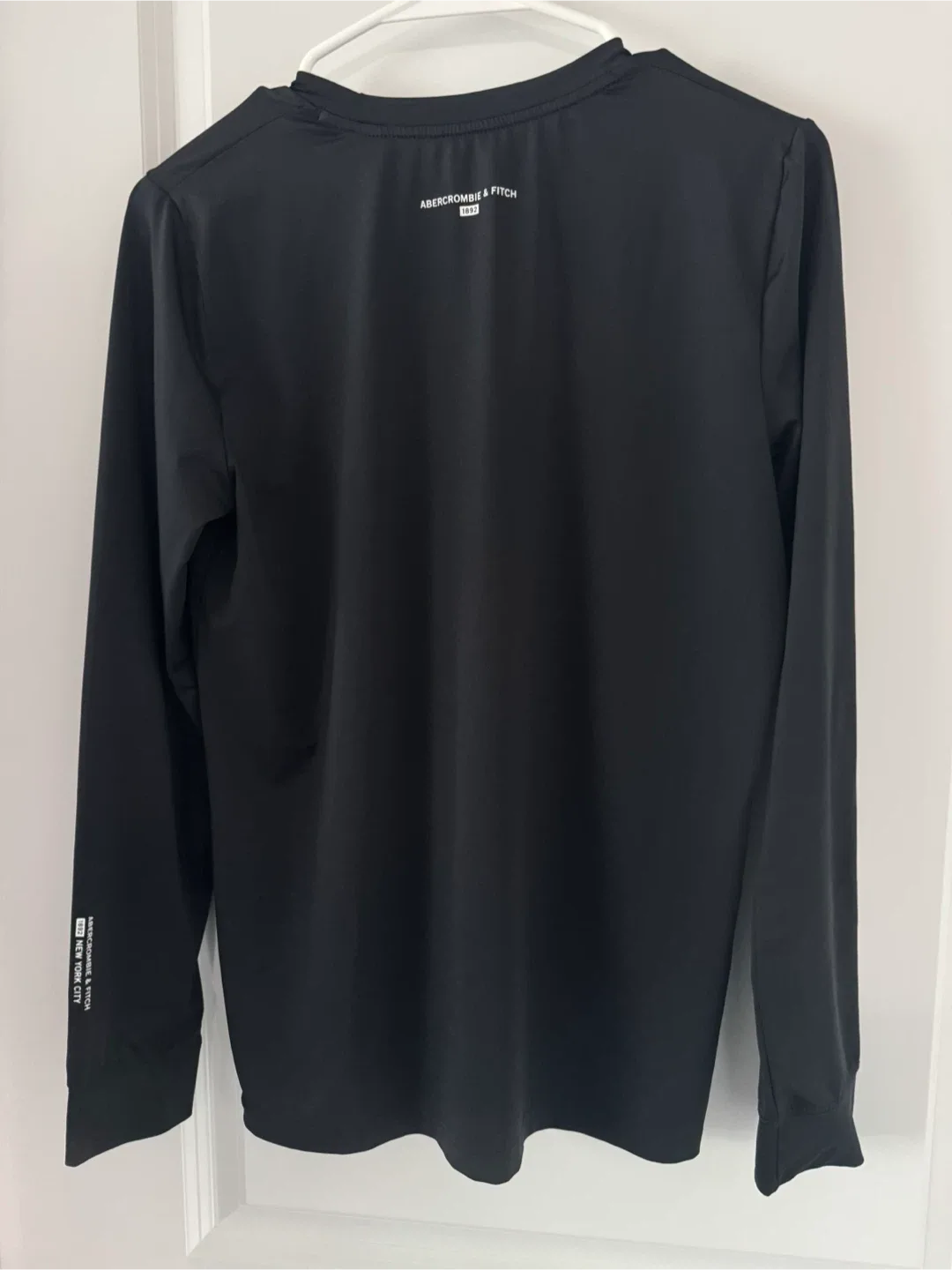 Abercrombie Long-Sleeve Logo Tee ~ Size 13/14 🧡 thumbnail