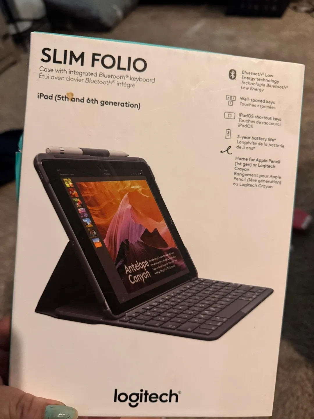 Logitech Slim Folio iPad (5th & 6th Gen) Keyboard Case image indicator(2)