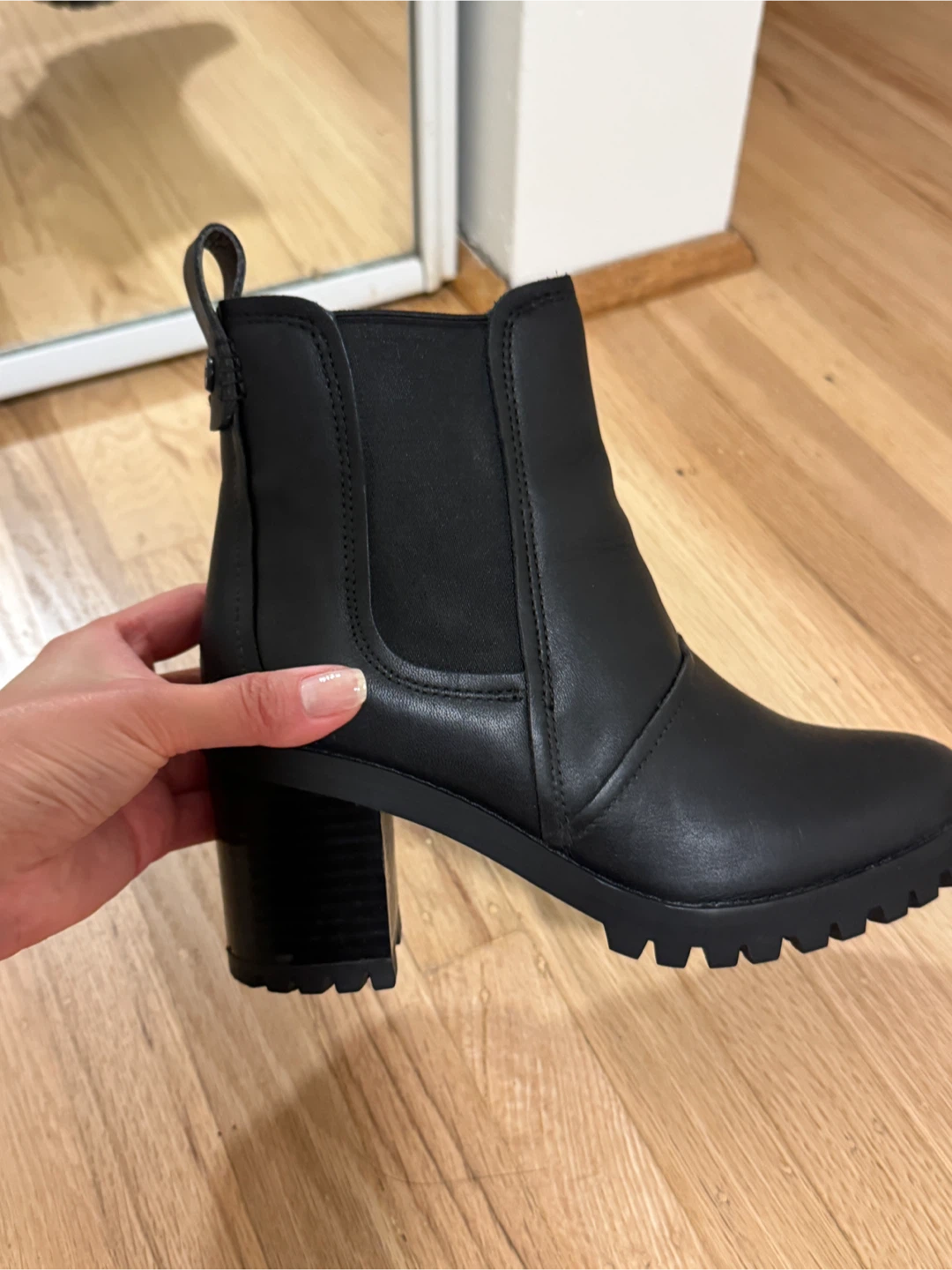 UGG Black Leather Heeled Chelsea Boots - photo 2