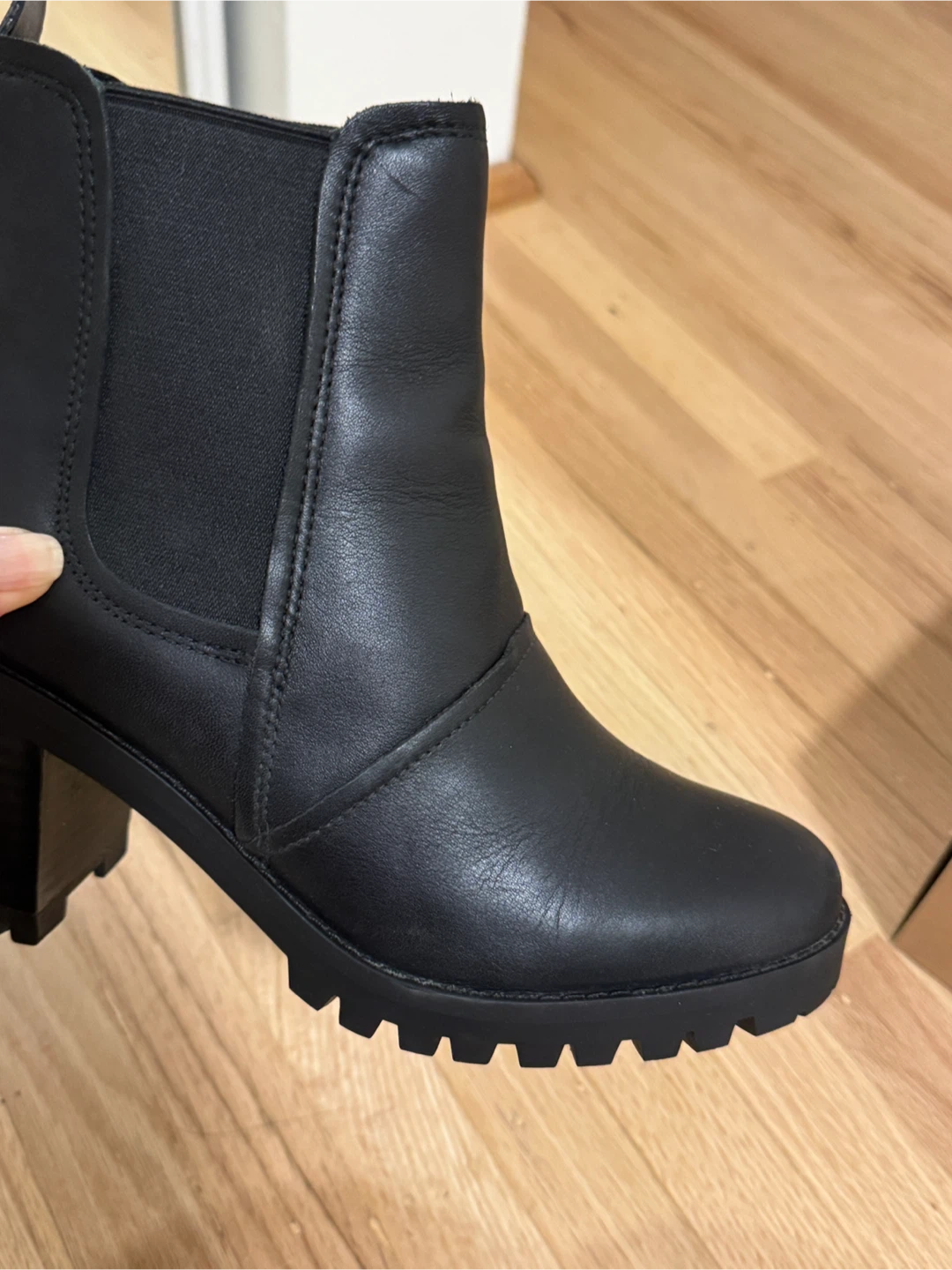 UGG Black Leather Heeled Chelsea Boots - photo 5