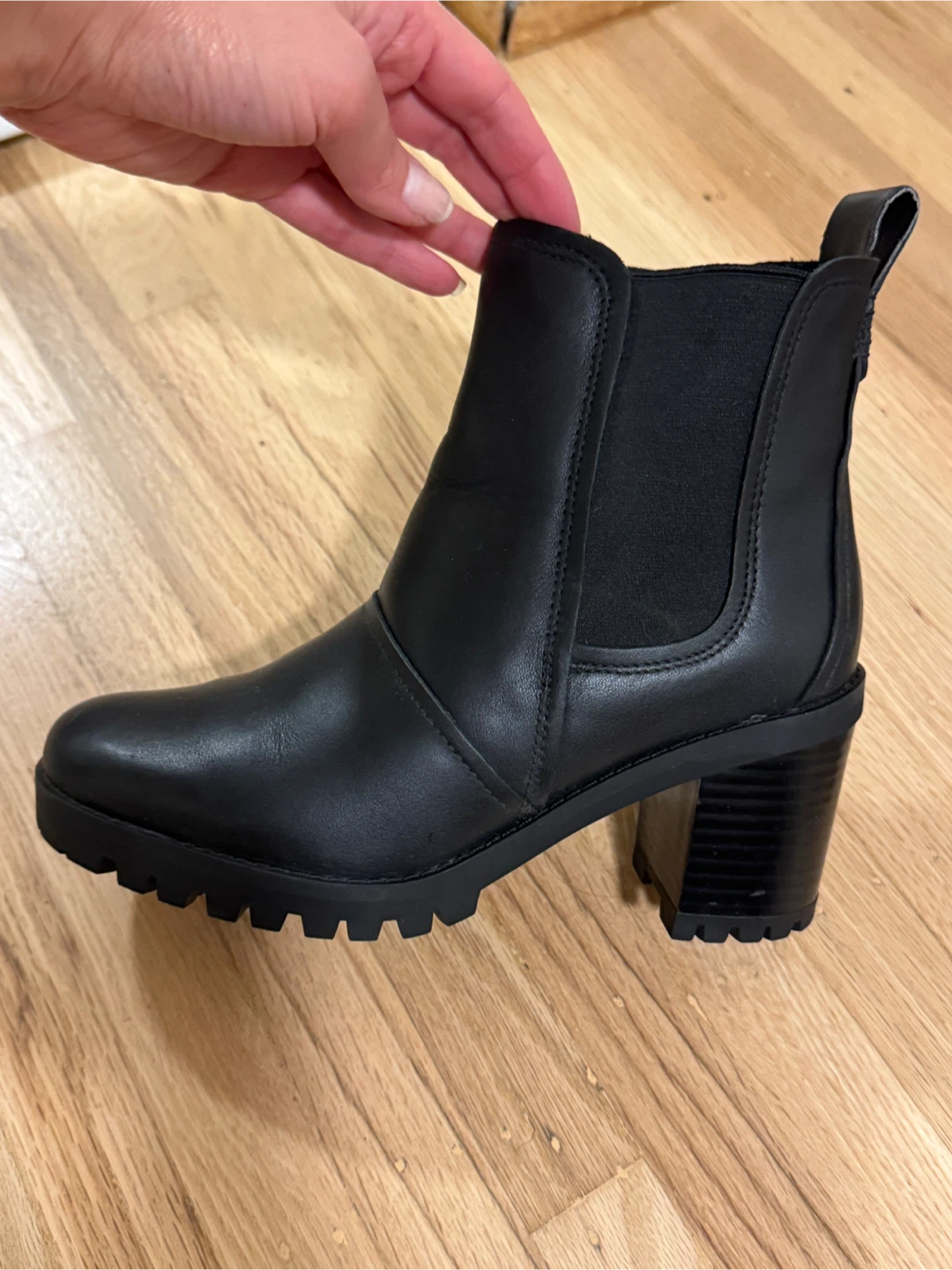 UGG Black Leather Heeled Chelsea Boots - photo 3