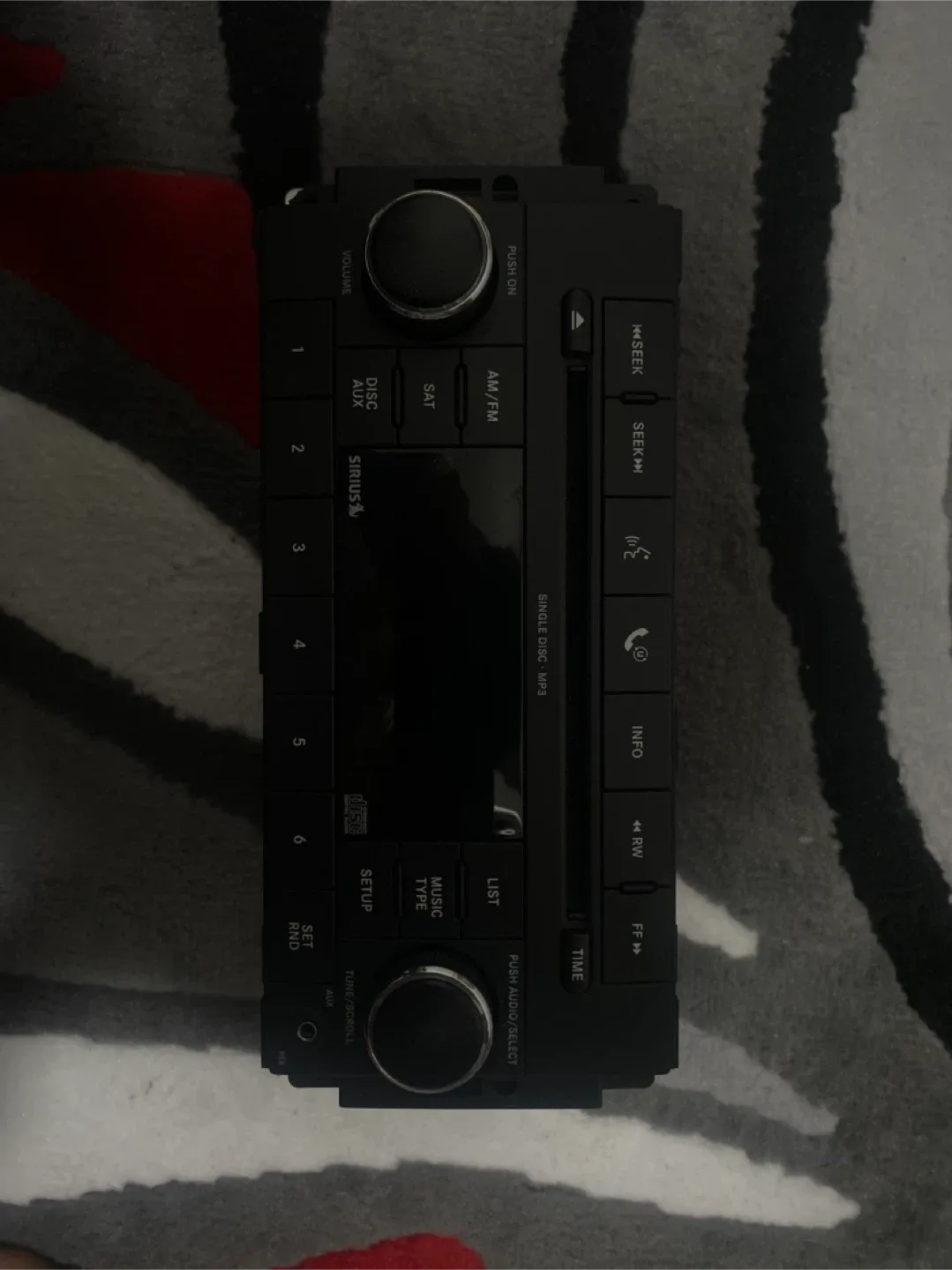 Chrysler/Daimler Car Radio P68021163AD image indicator(2)