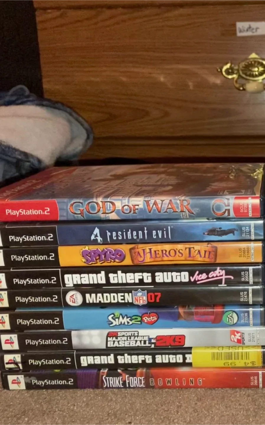 A Lot of 23 Playstation 2 Games looking to trade or negotiate image indicator(2)
