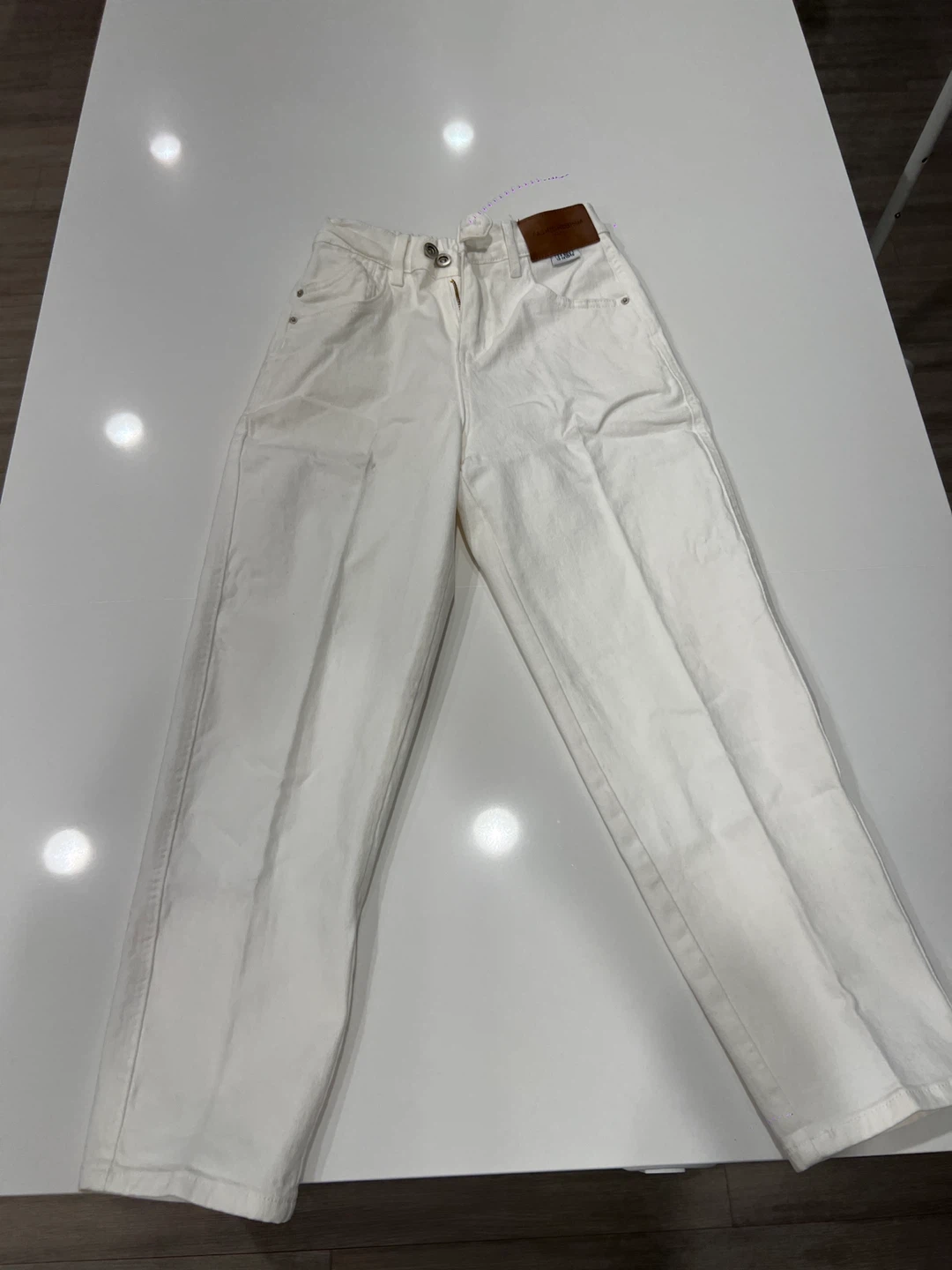 Fashion Deinm Paris White Jeans, Size 6