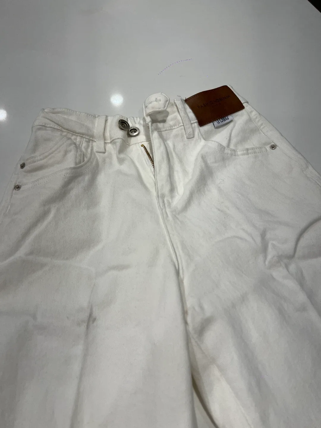 Fashion Deinm Paris White Jeans, Size 6 image indicator(2)