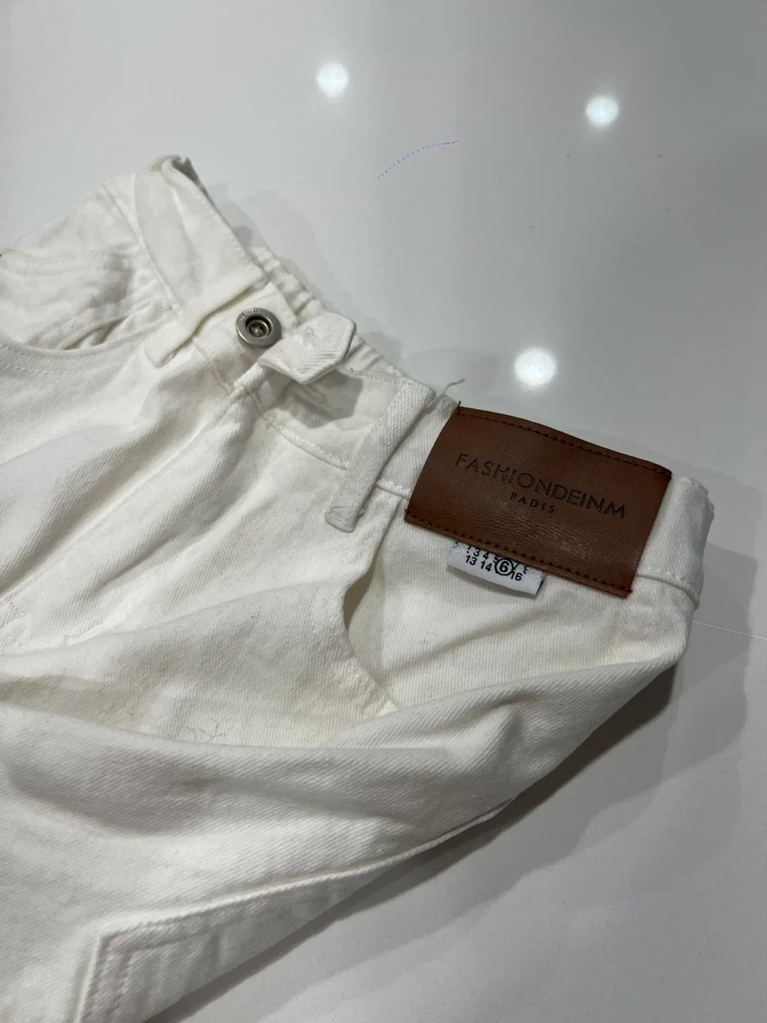 Fashion Deinm Paris White Jeans, Size 6 image indicator(3)
