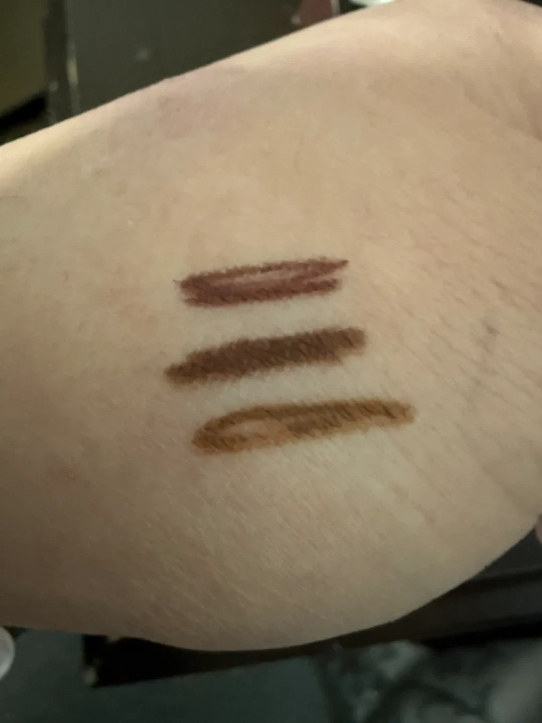 MAC Lip Pencil Crayon - New image indicator(2)