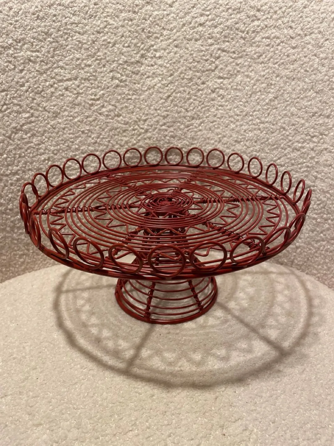 Red Metal Wire Cake Stand thumbnail