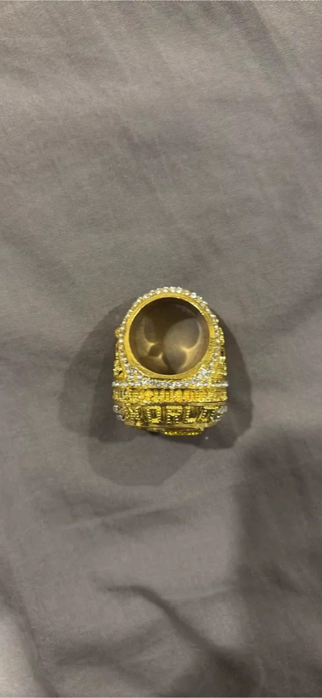 Lakers Champions Ring with Box image indicator(3)