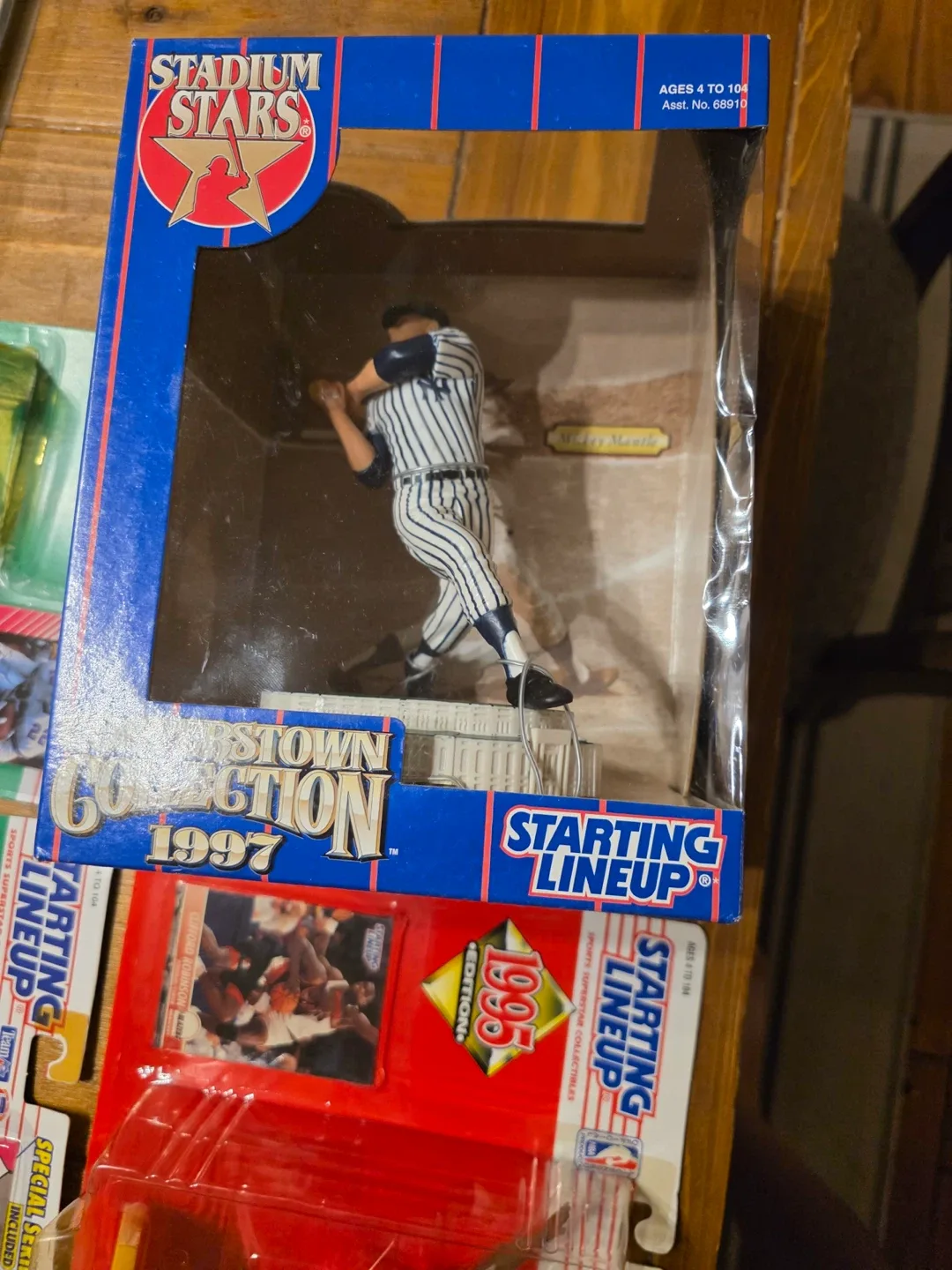 Starting Lineup & Headliners Figures image indicator(2)