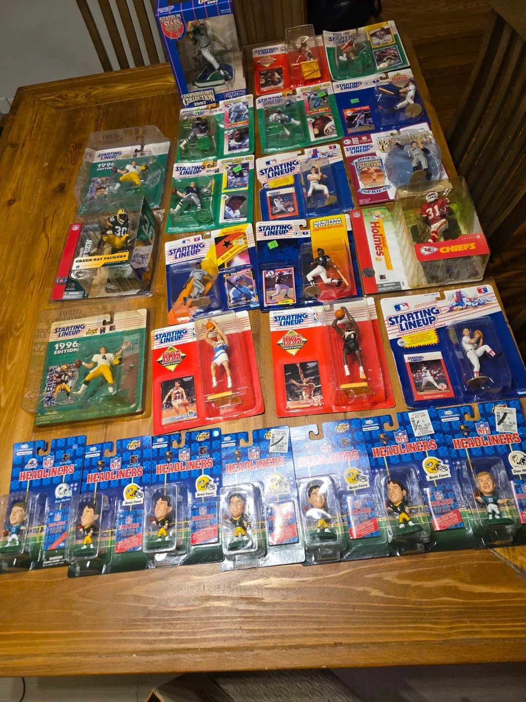 Starting Lineup & Headliners Figures image indicator(7)