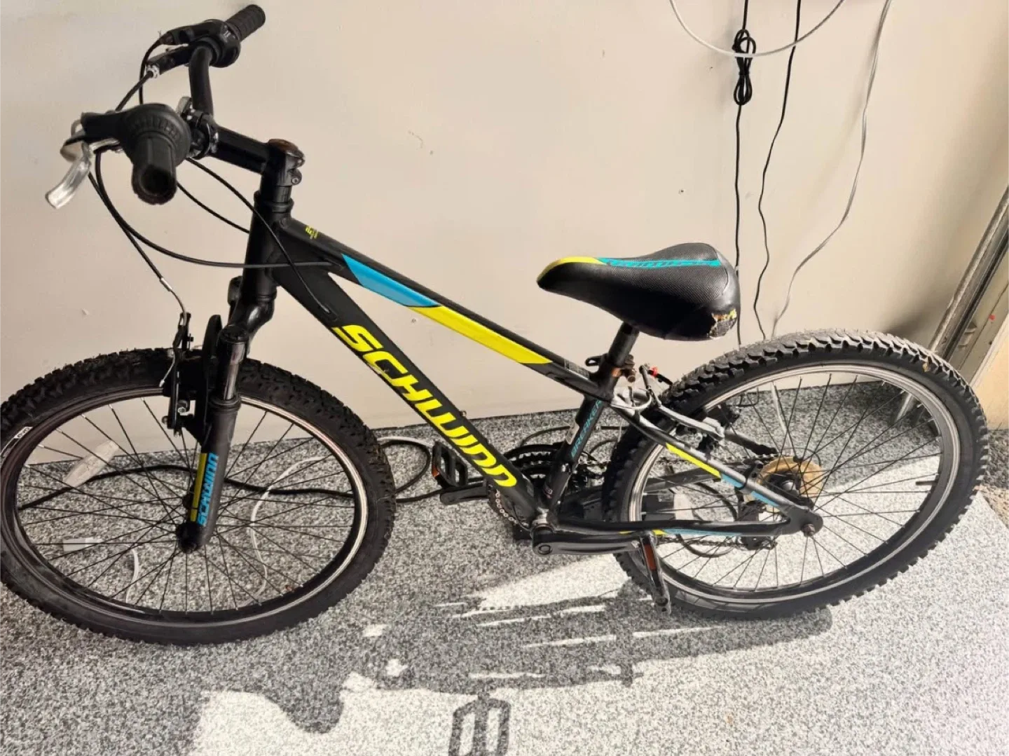 24in Schwinn Breaker Mountain Bike - Used image indicator(6)