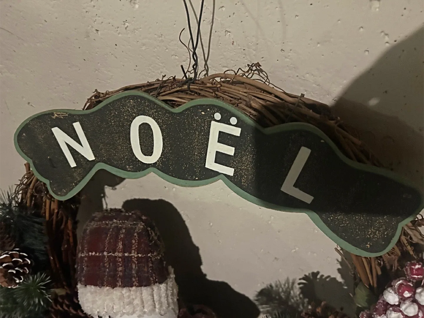 Noel Christmas Wreath with Snowman image indicator(5)