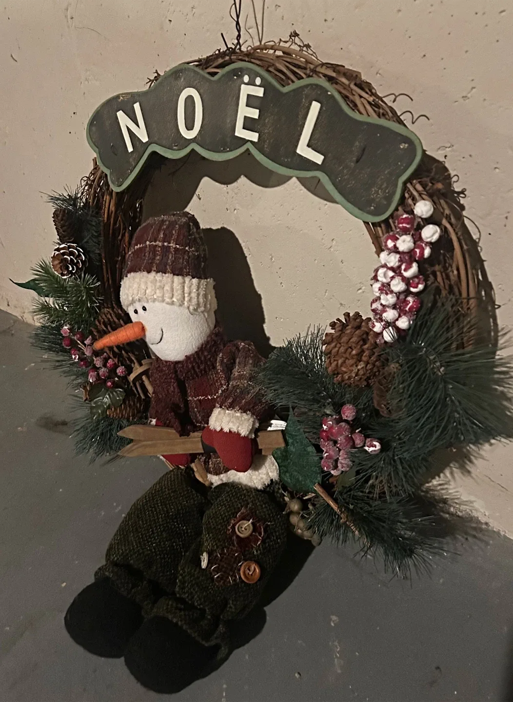 Noel Christmas Wreath with Snowman image indicator(4)