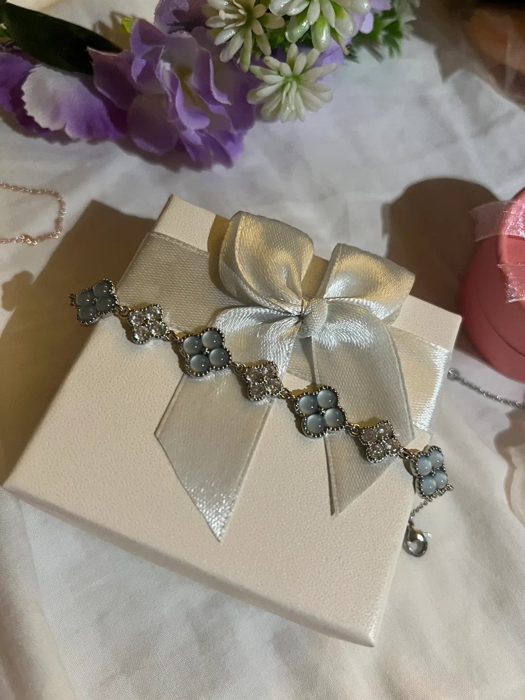 blue clover bracelet image indicator(3)