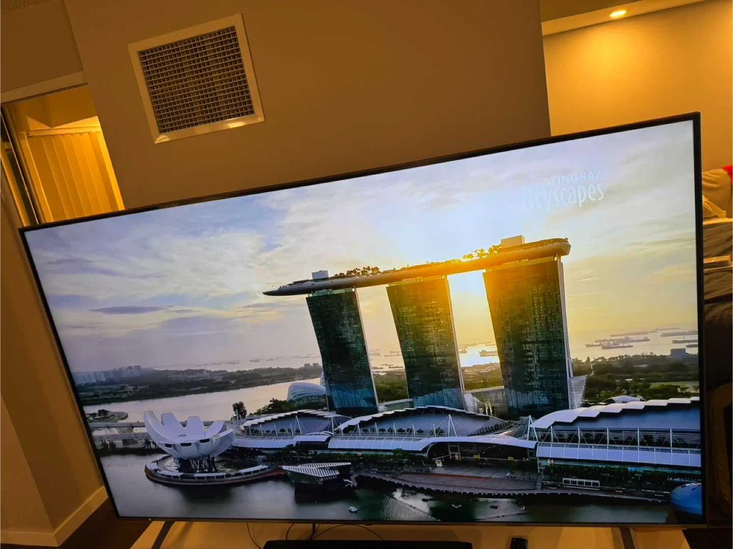 LG Smart TV 86” 4k and Soundbar image indicator(2)