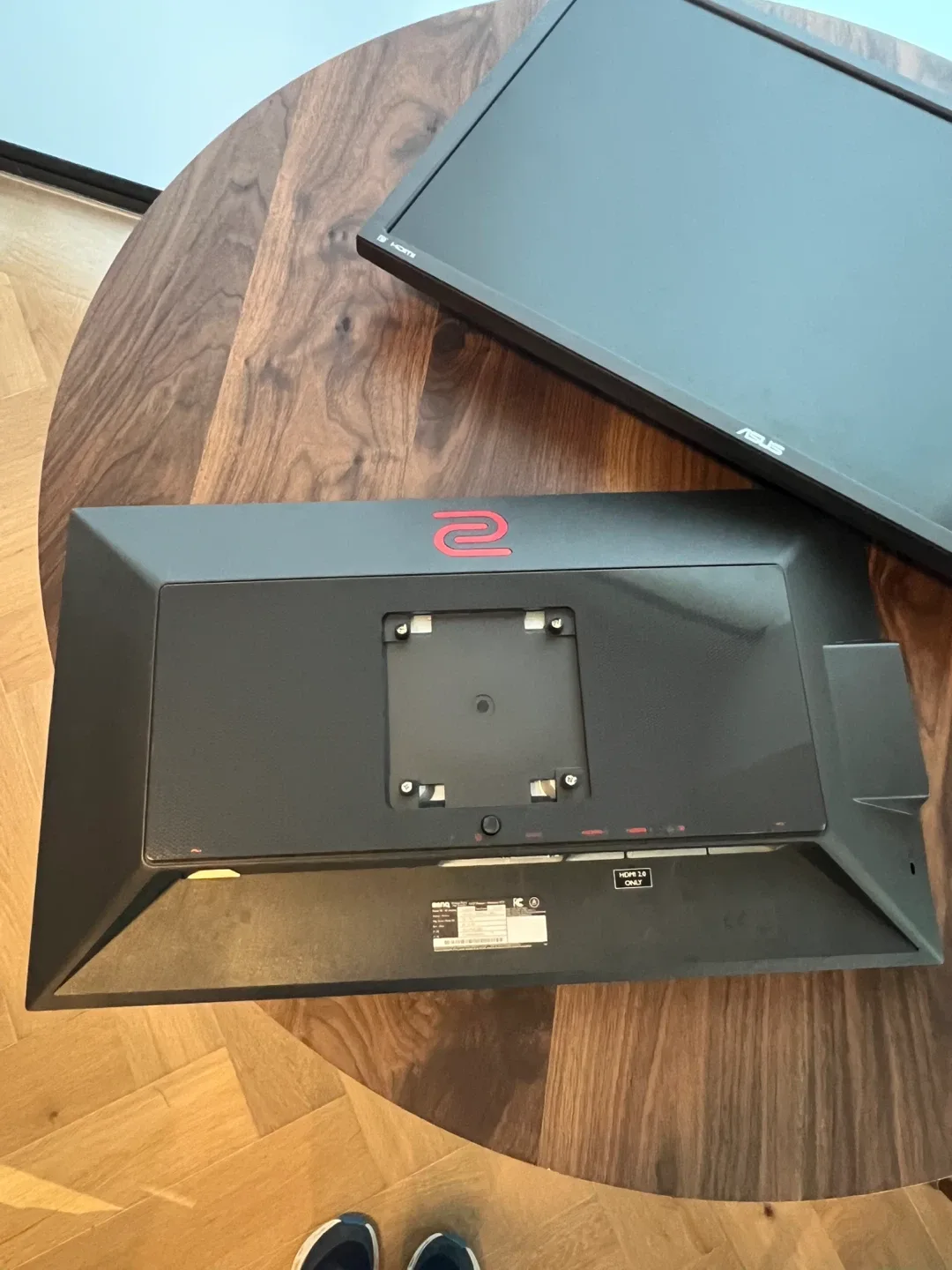 2 HDMI computer monitors with double mounting stand image indicator(2)