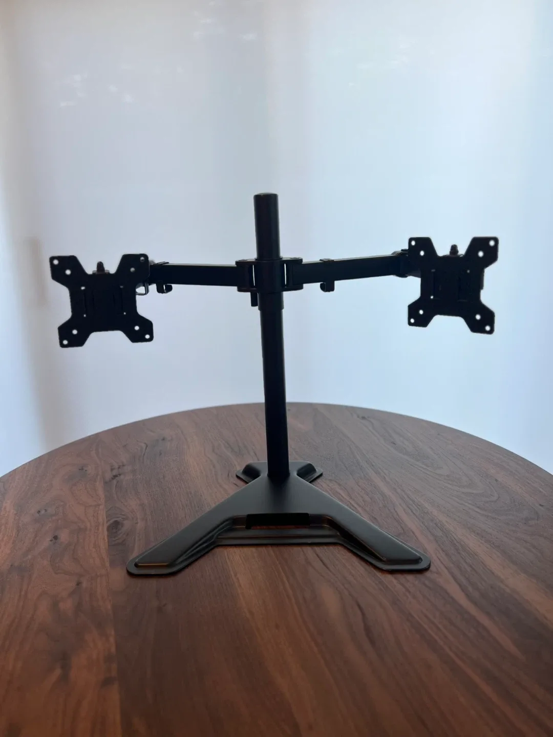 2 HDMI computer monitors with double mounting stand image indicator(9)