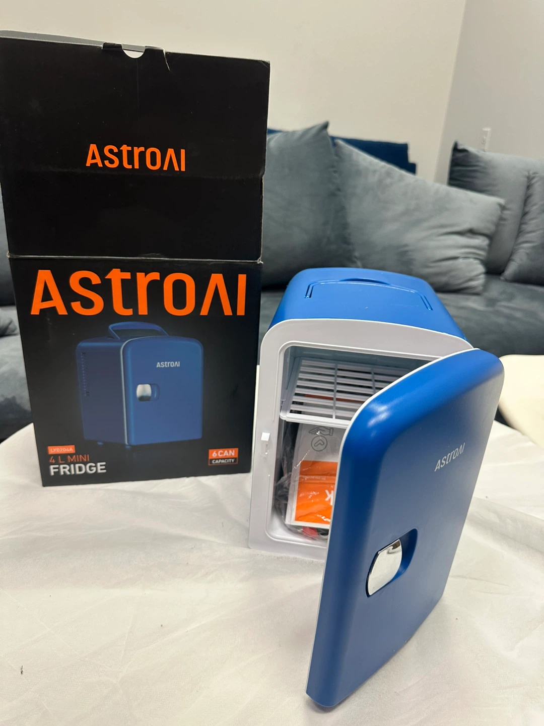 AstronAI LYD206A 4L Mini Fridge - Blue, New in Box! - photo 4