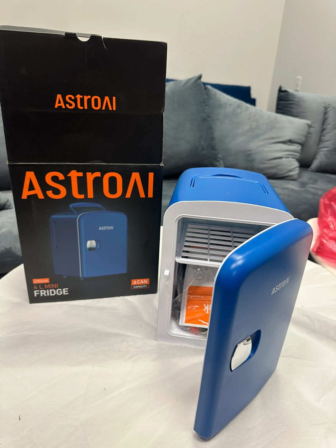 AstronAI LYD206A 4L Mini Fridge - Blue, New in Box! - photo 5