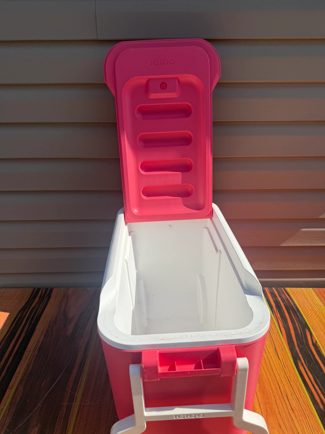 Igloo Pink Cooler - photo 3