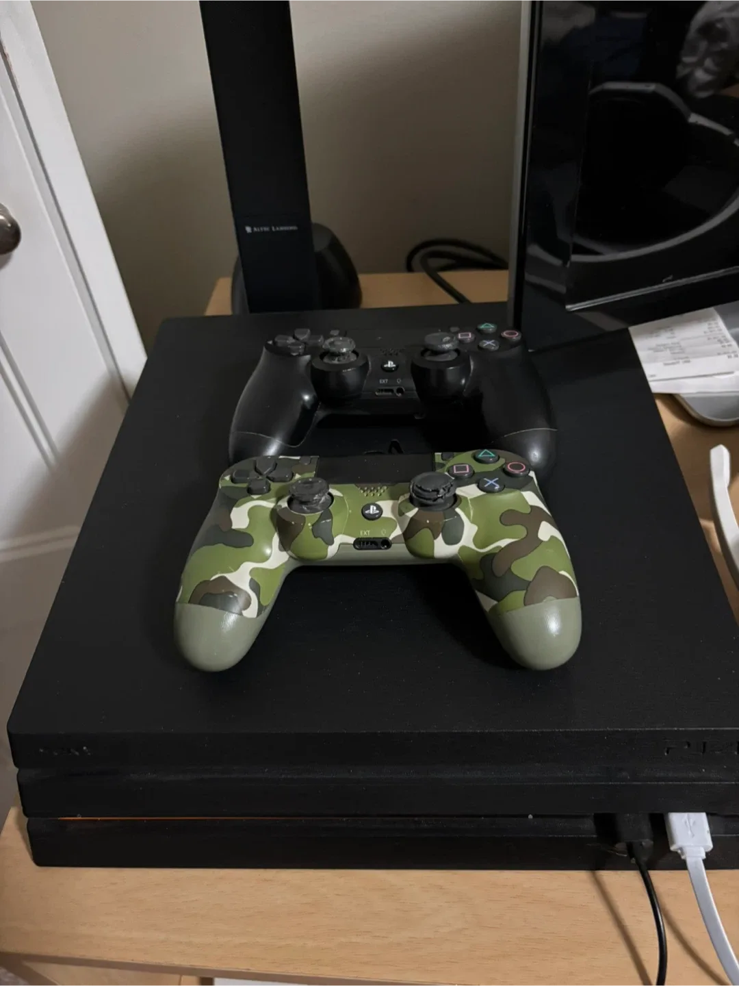 PS4 Pro 1TB + My Account + Tons of Games & 2 Controllers 🎮🔥