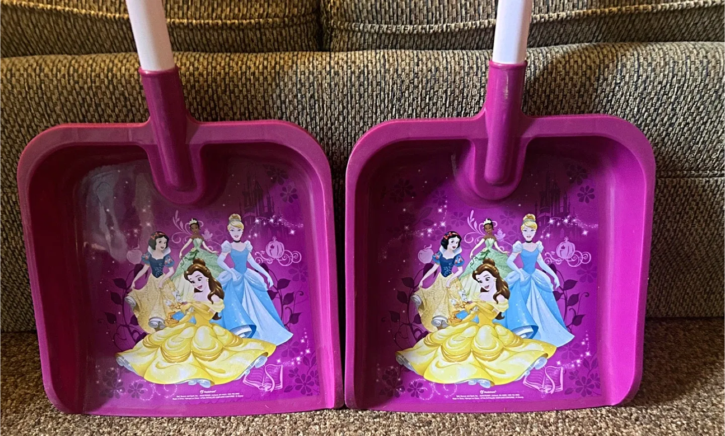 Disney Princess Snow Shovels - 2 Pack image indicator(3)