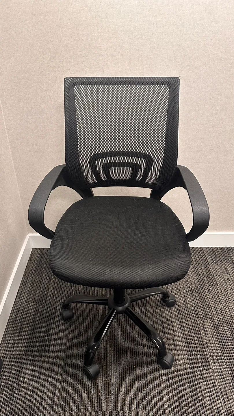 Black Mesh Office Chair thumbnail