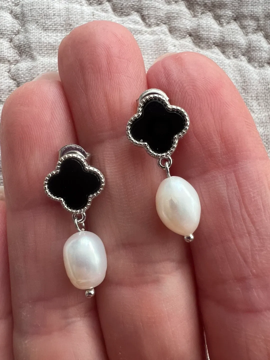 New 925 silver Italian onyx and real pearl earrings