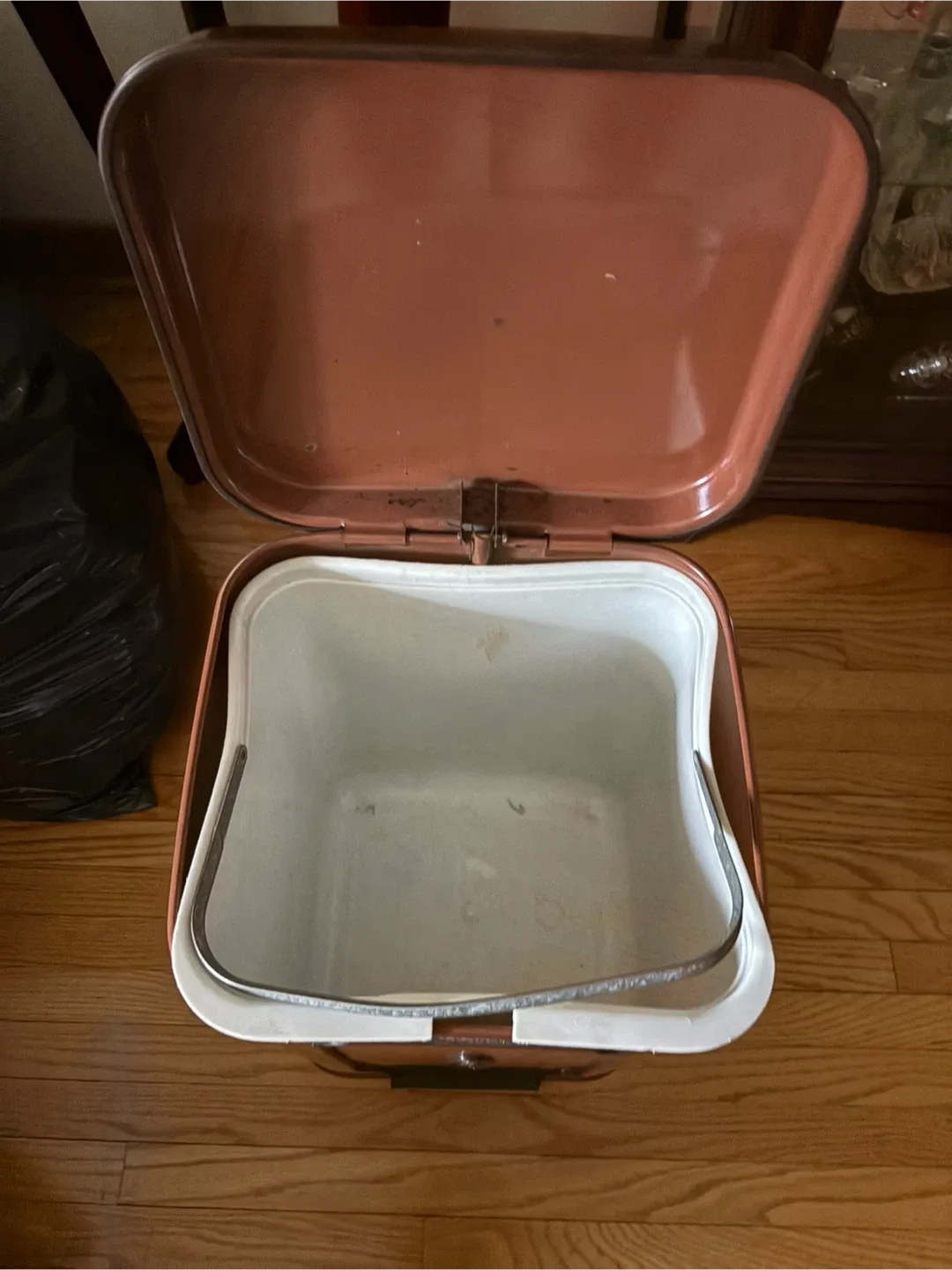 Vintage Step-On Trash Can - Brown image indicator(2)