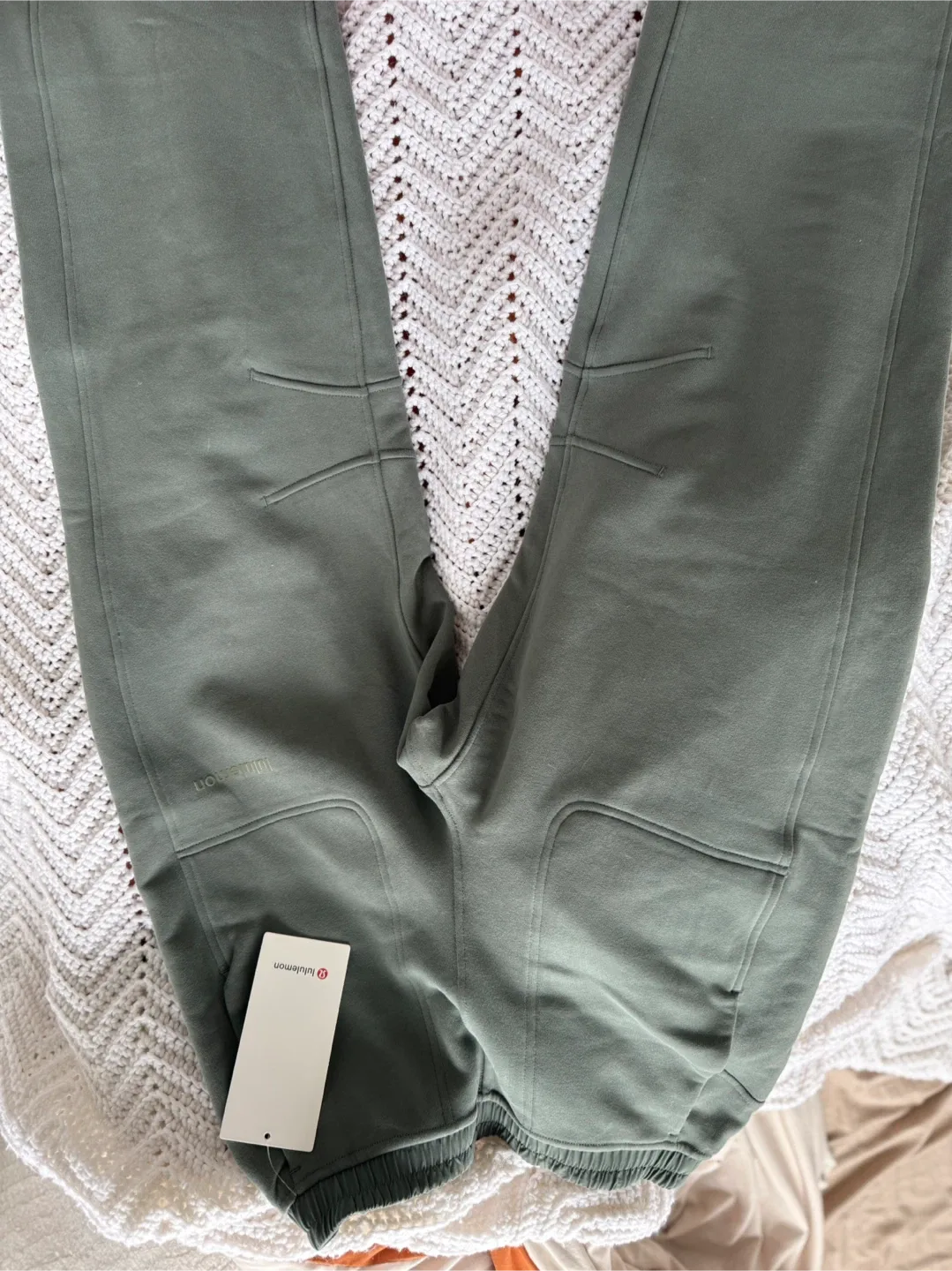 Lululemon Loungeful Classic-Fit HR Sweatpant - XS image indicator(6)