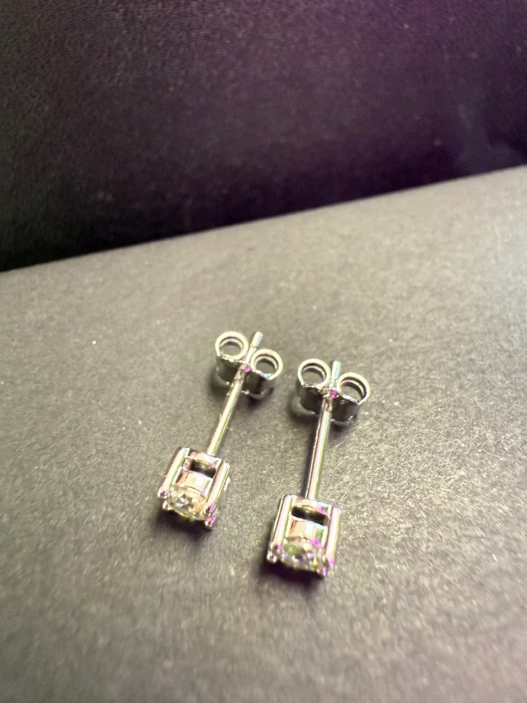 Brand new Silver 925 Stud Earrings 0.2 carats each image indicator(2)