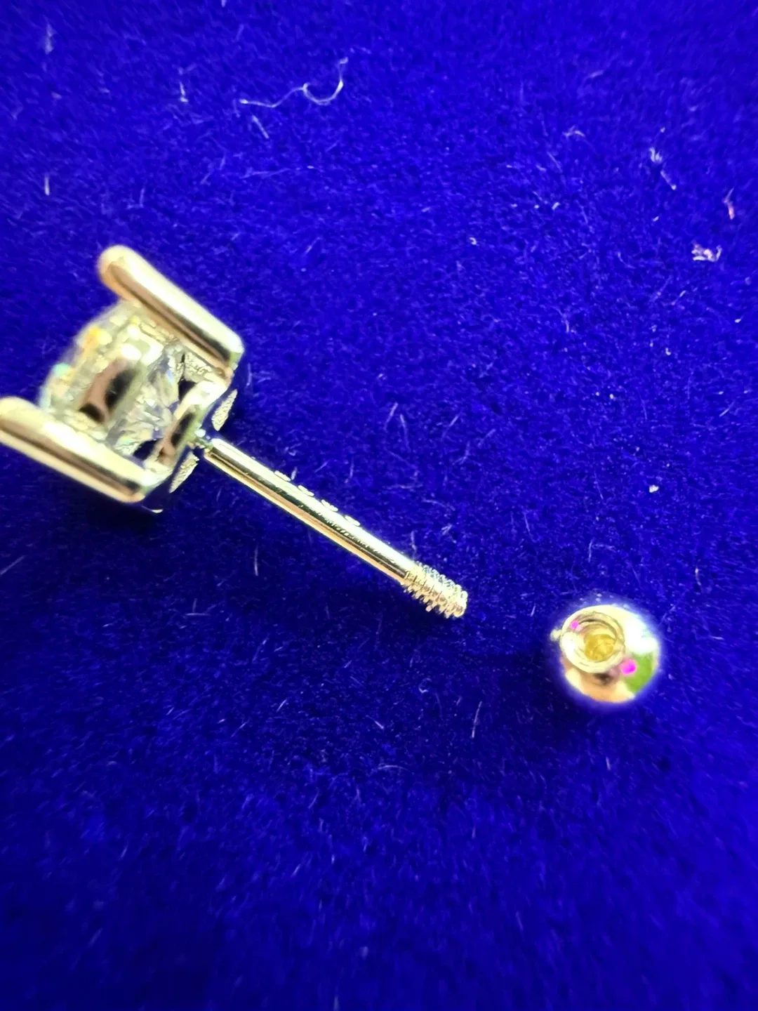 Brand new Moissanite Stud Earrings 0.5Ct image indicator(5)