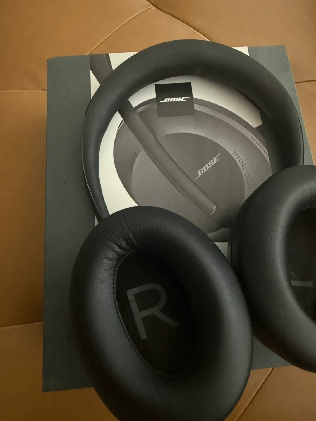 Bose Noise Cancelling Headphones 700 - Black image indicator(2)