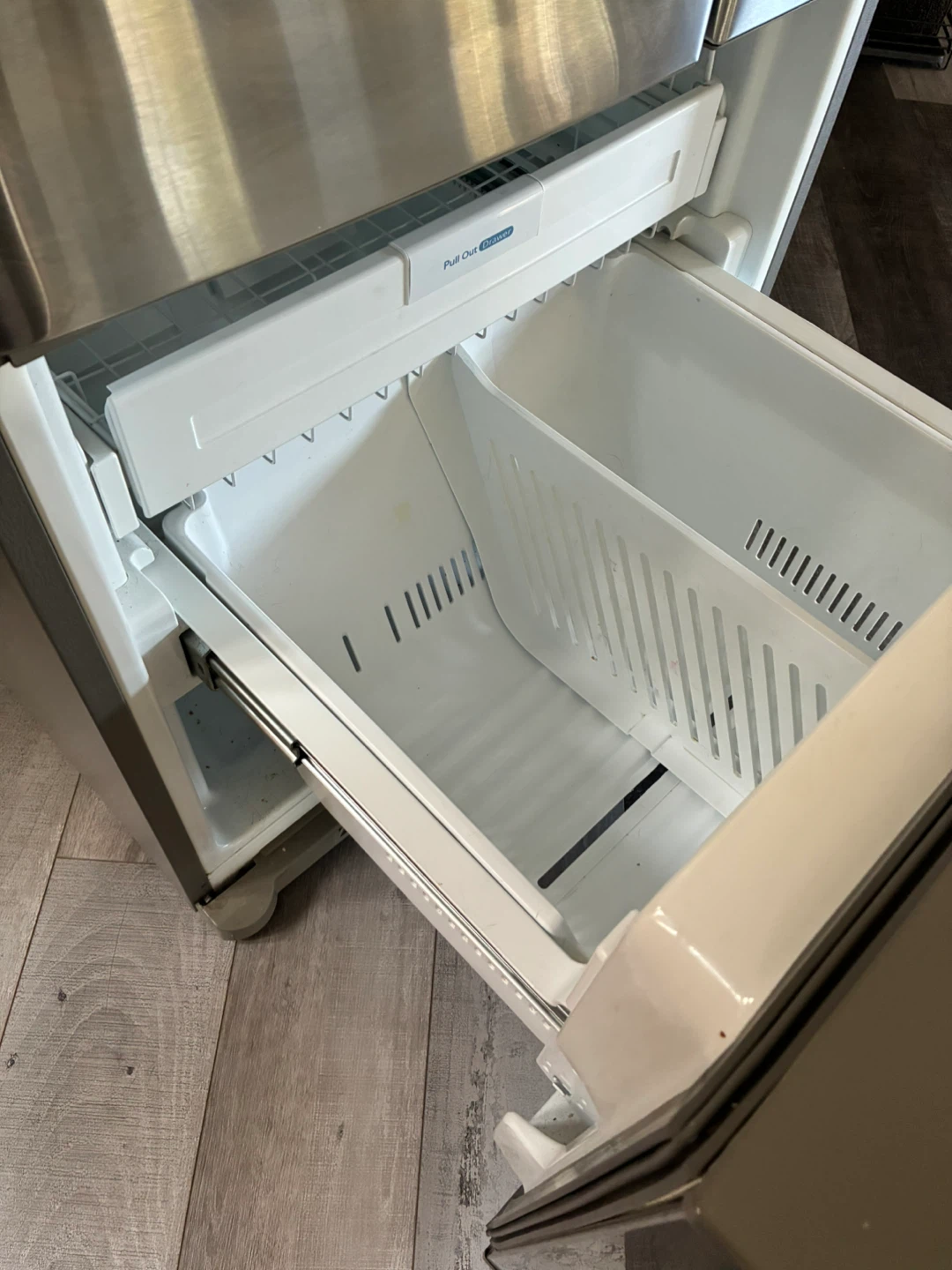 Lg refrigerator 30” wide 30” deep - photo 3