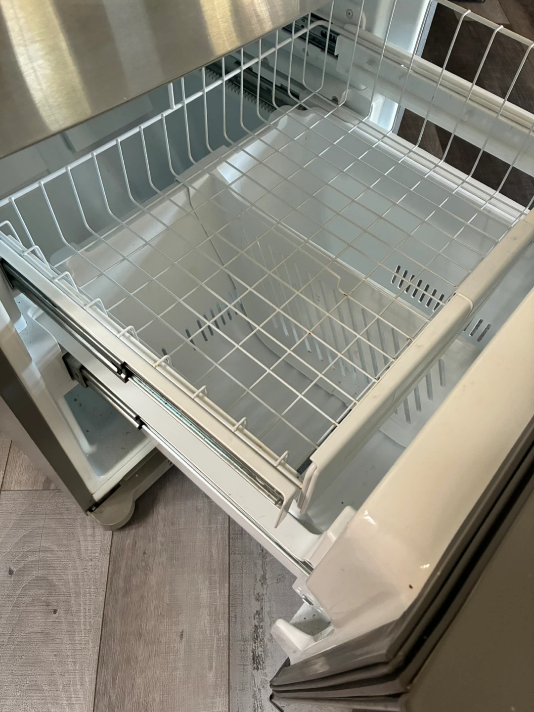 Lg refrigerator 30” wide 30” deep - photo 4