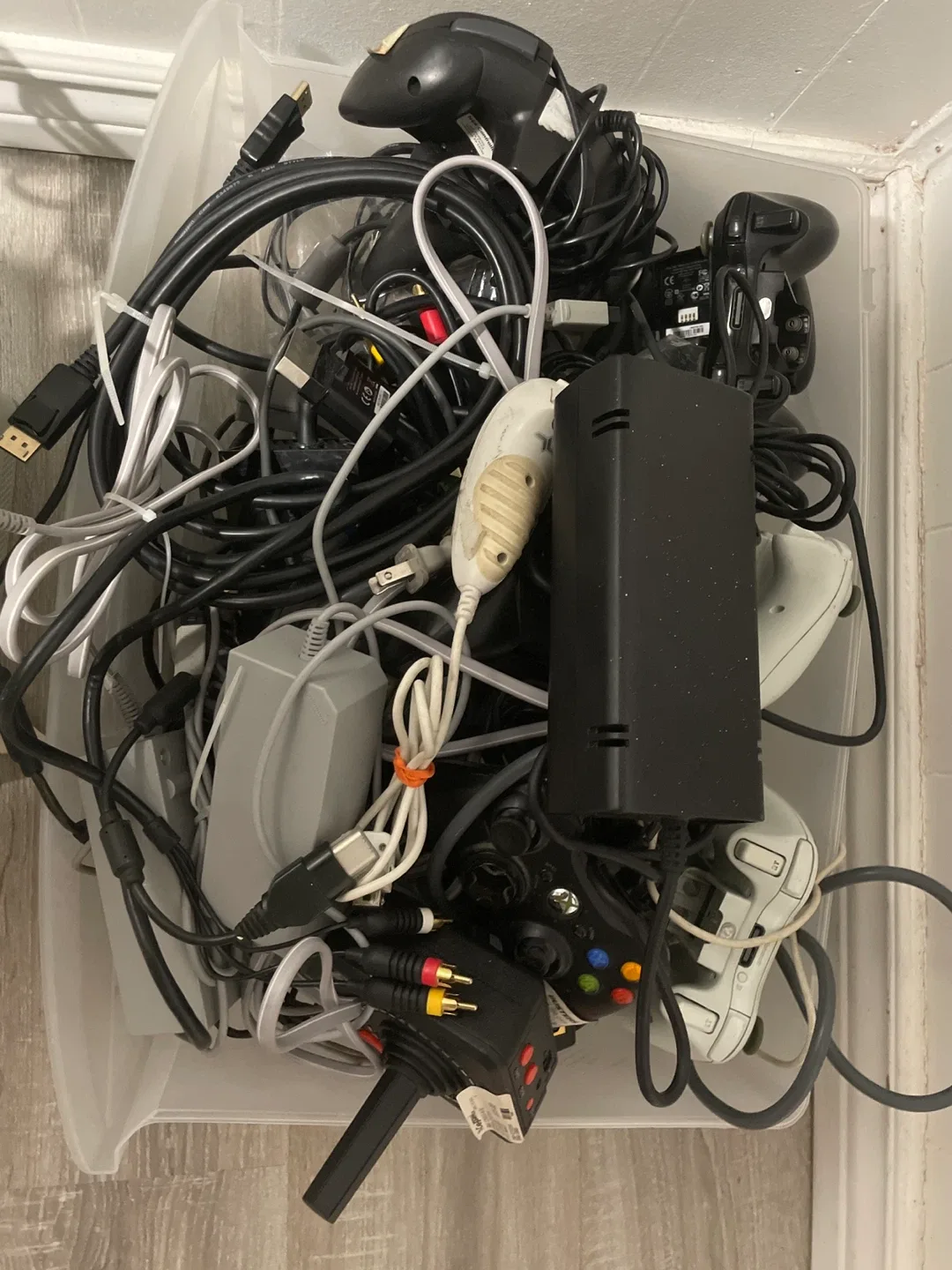 Mixed bunch of games and controllers! image indicator(2)