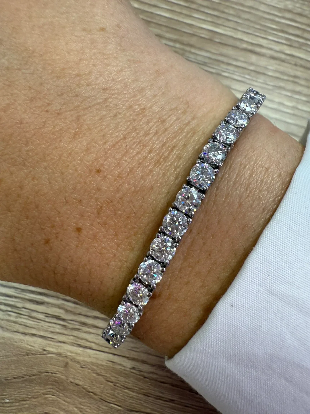 Silver Moissanite Diamond-like Tennis Bracelet image indicator(2)